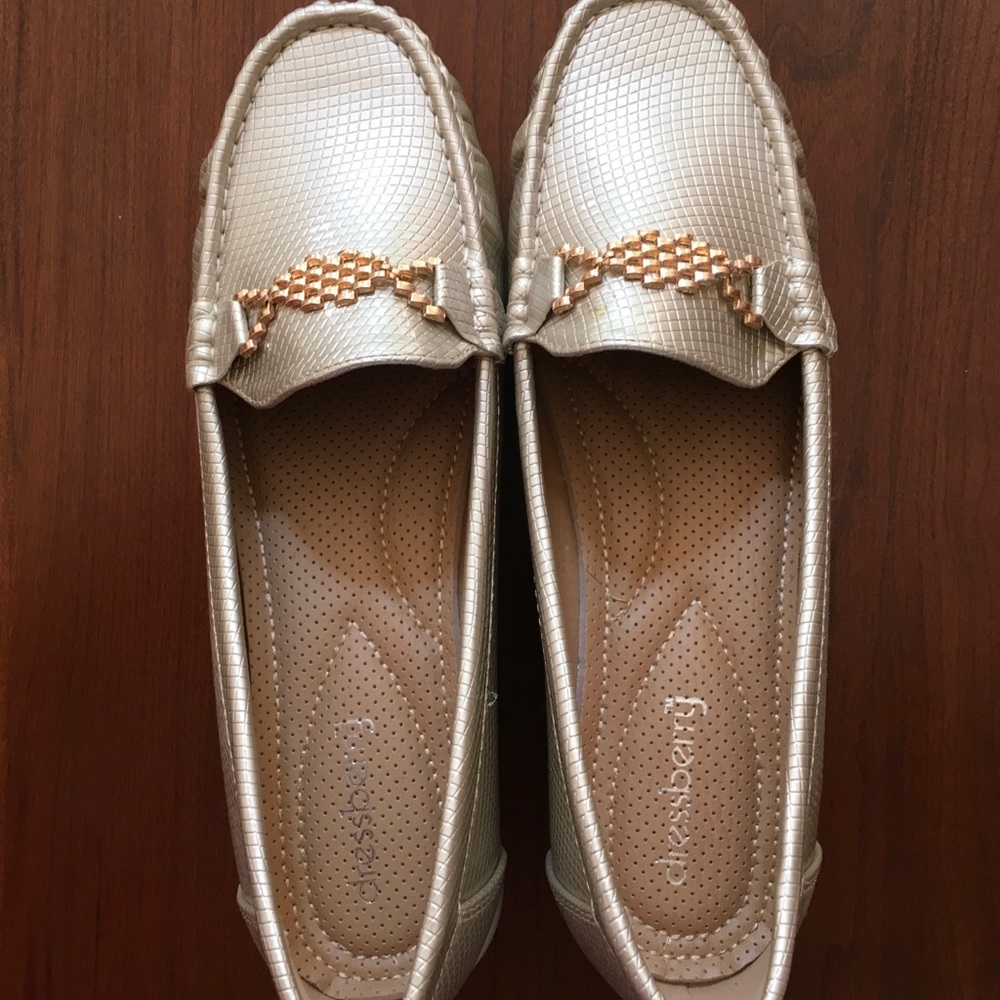 Dressberry shoes.